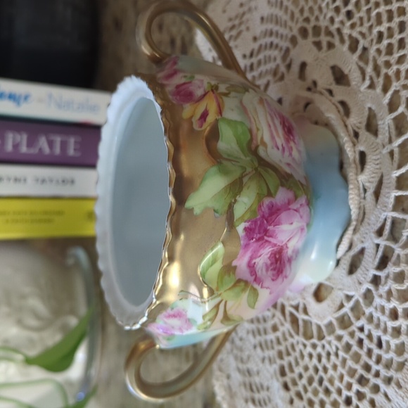 Lovely Vintage Gold & Floral Sugar Bowl with Lid & Creamer - Picture 9 of 12